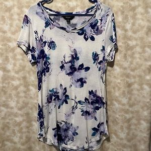 Simply Vera Wang . Light tee.